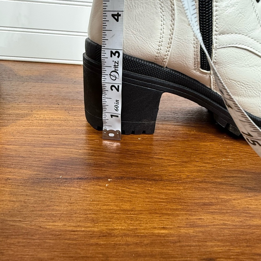 Mia women’s white & black lace up/side zipper combat/moto heeled boots. Size 8 - Picture 11 of 13